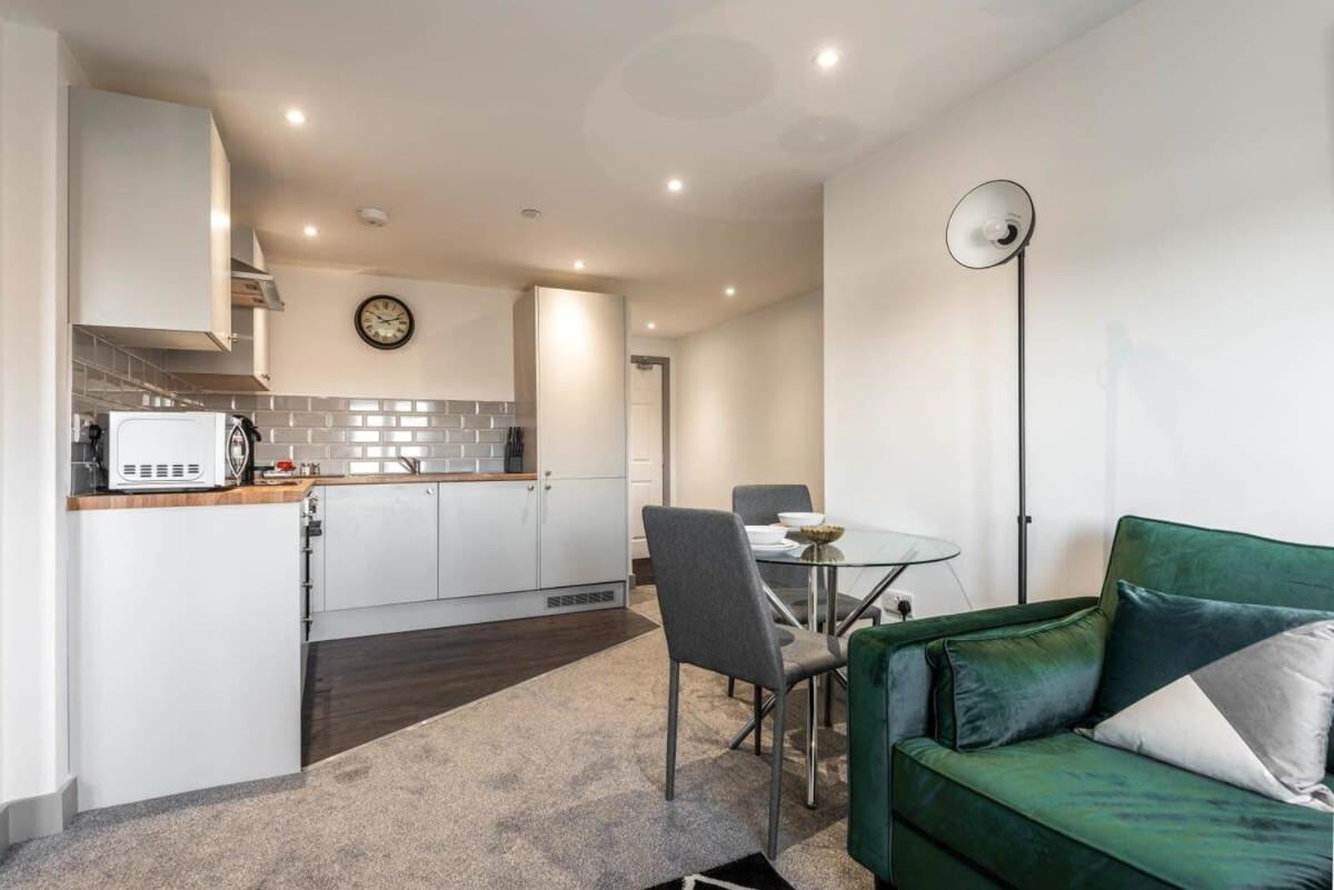 Cosy 1 Bed Flat In Leeds *
